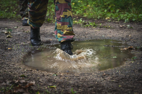 La différence entre les bottes tactiques et les bottes régulières