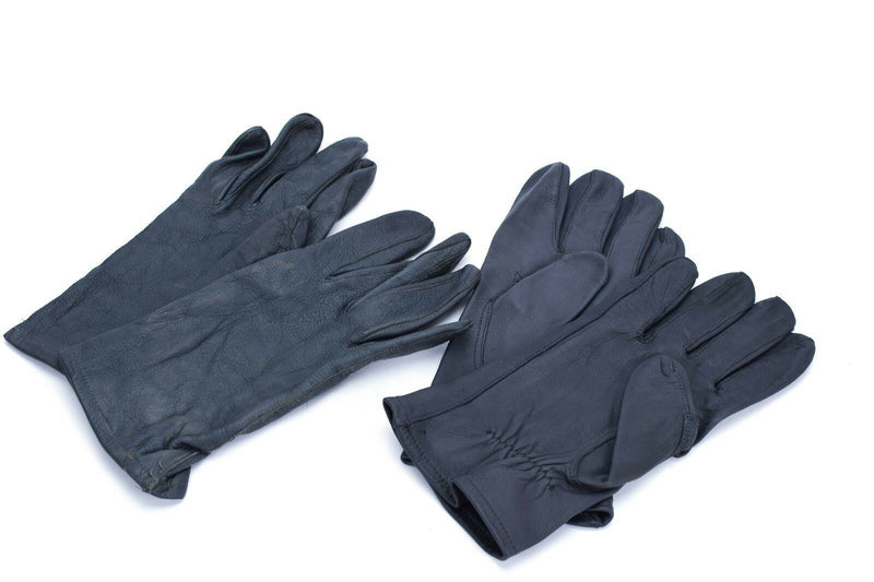 Originele Duitse legerhandschoenen. BW heeft militaire handschoenen echt leergrijs uitgegeven