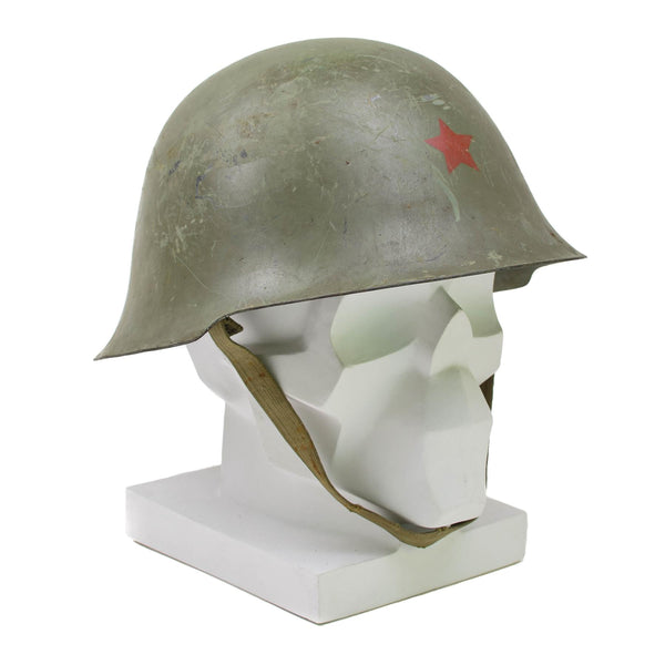 Originele Servische tactische stalen helm met voering gevechts tandwiel Kinstrap olijf