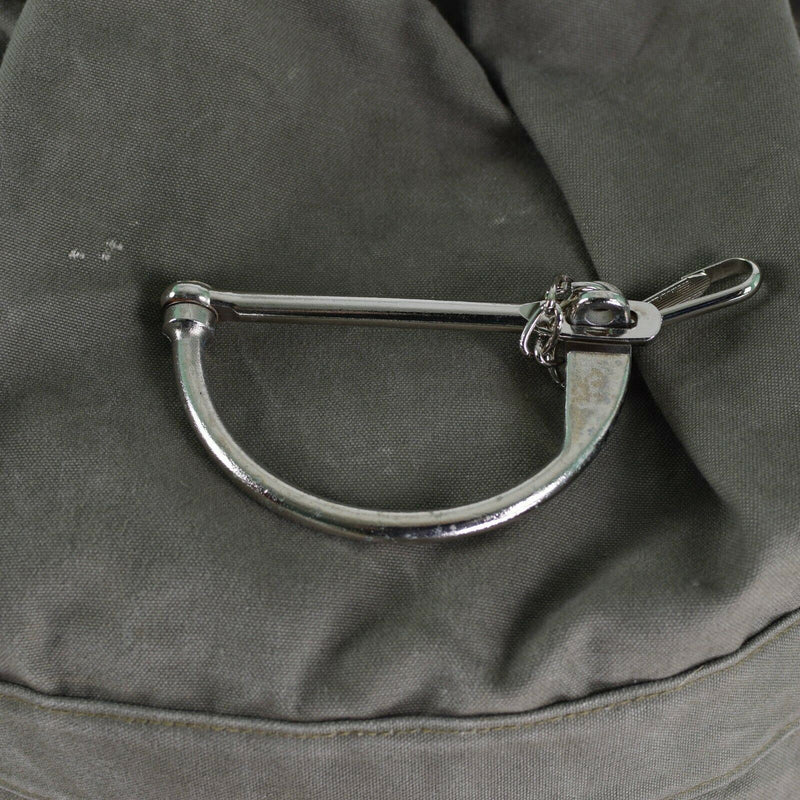 Véritable sac de voyage de l'armée allemande avec bretelles et grand sac à dos avec serrure