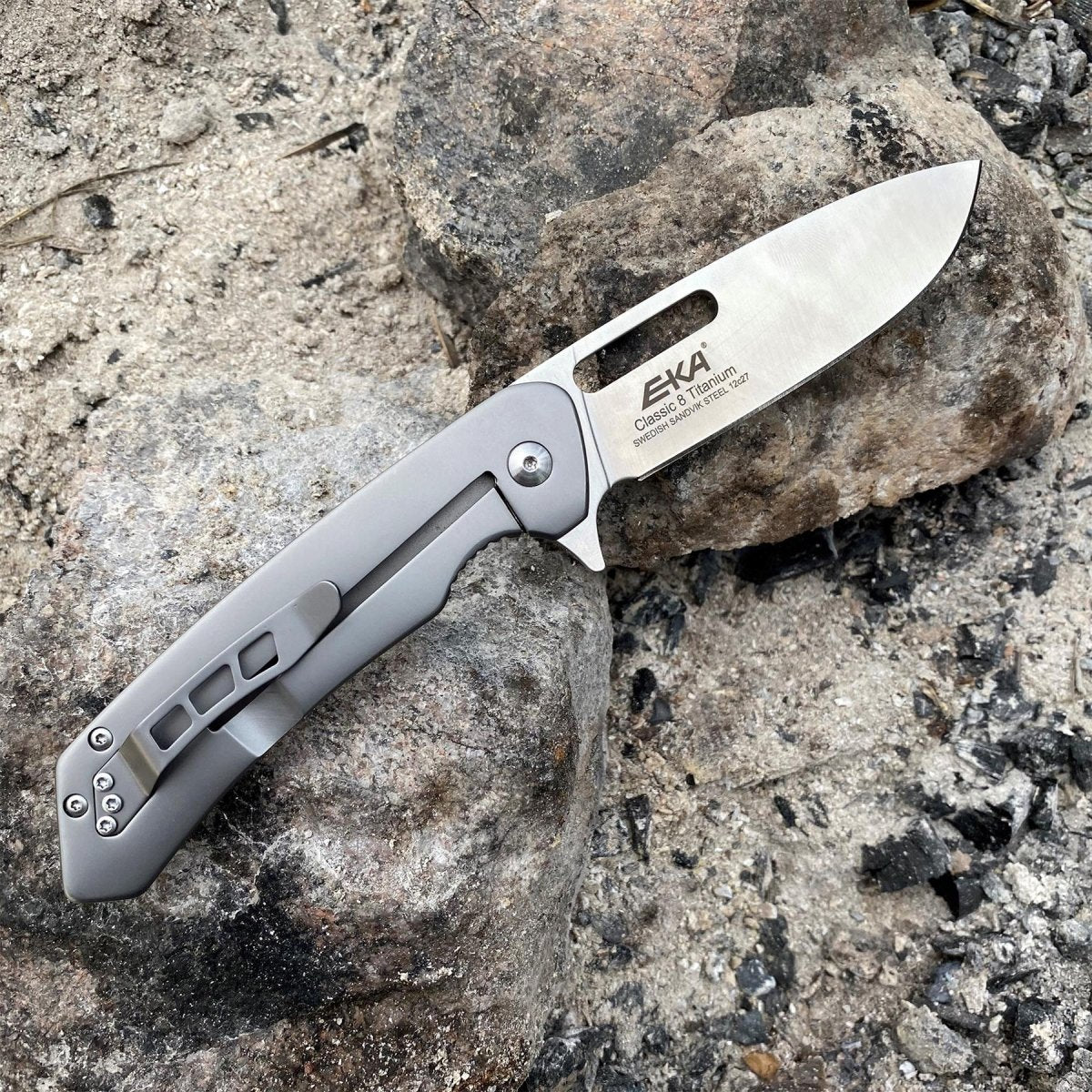 EKA Brand Swedish Classic 8 zakmes titanium handvat 57 HRC roestvrij lemmet