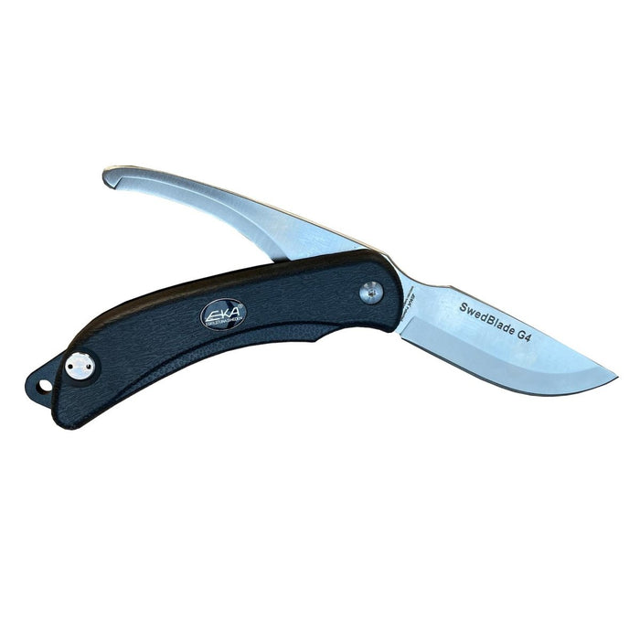 EKA SwedBlade G4 vouwmes met twee messen, zwart ergonomisch handvat en scherpe roestvrijstalen messen open tegen een witte achtergrond