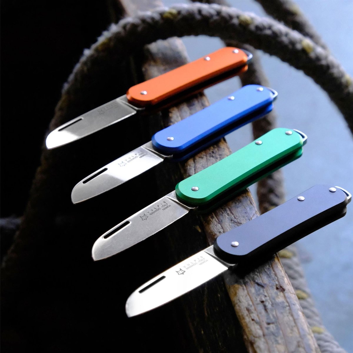 Fox Knives VULPIS FX-VP108 CF couteau de poche M390 manche en acier et fibre de carbone