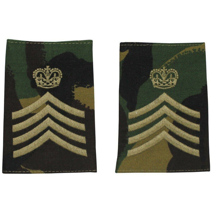 Paar echte Britse Majoor schouderlussen in DPM-camouflage met geborduurd krooninsigne op stofmateriaal