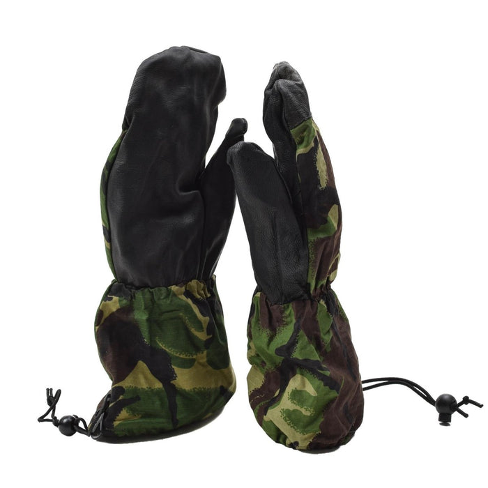 Mitaines authentiques de l'armée britannique avec paume en cuir camouflage DPM, conçues pour la durabilité et la protection contre le froid.