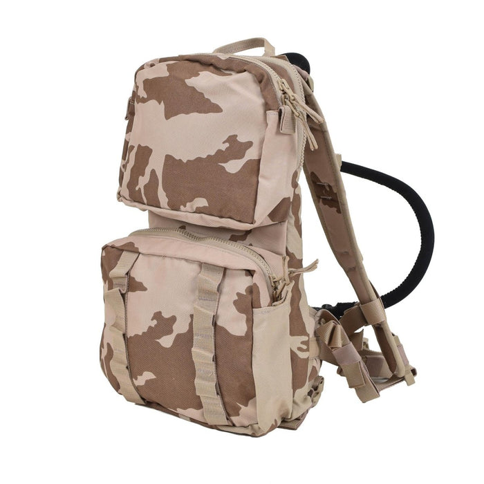 Hydratatierugzaksysteem in de woestijncamouflage van het Tsjechische leger met een inhoud van 3 liter en molle-bevestigingsriemen, nieuwstaat.