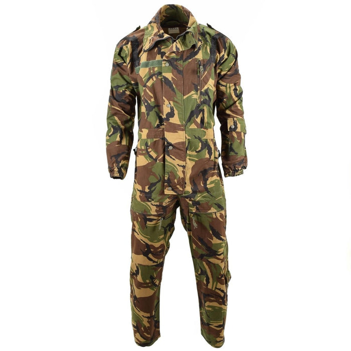 Véritable combinaison de pétrolier excédentaire de l'armée néerlandaise en camouflage DPM avec col haut et fermeture éclair à rabat anti-tempête.