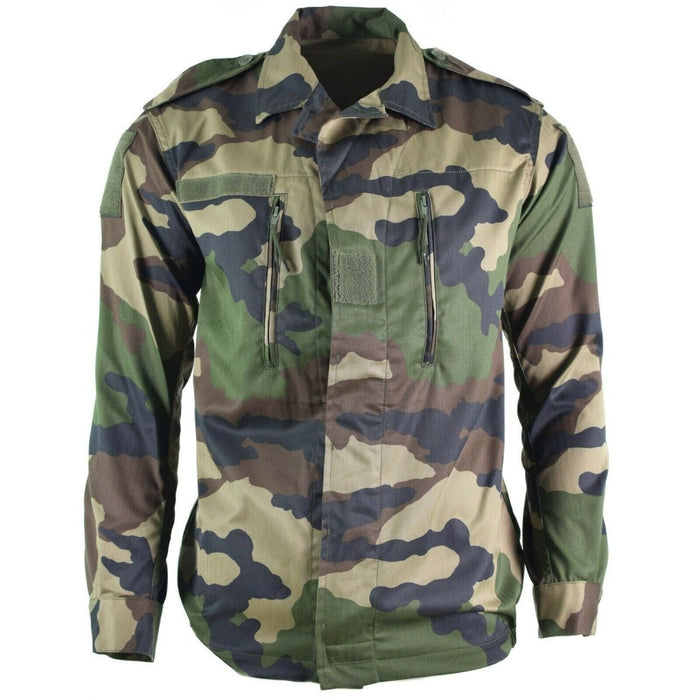 Veste de combat F2 de l'armée française en motif camouflage CCE avec plusieurs poches et conception en tissu militaire durable