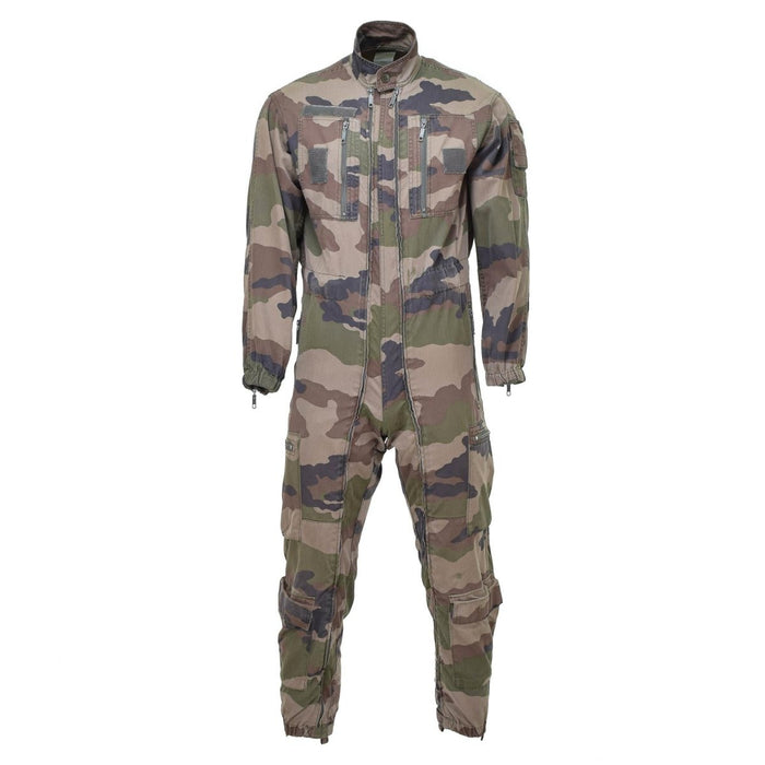 Véritable combinaison mécanique camouflage militaire française CCE, coupe ample, polycoton résistant, genoux et coudes renforcés.