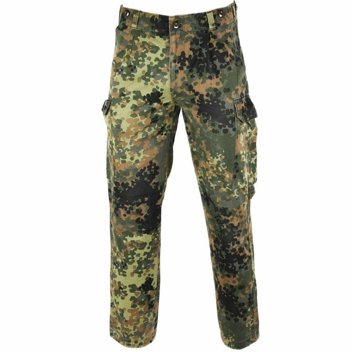 Echte Duitse legerflecktarn camouflage gevechtsbroek met meerdere veilige zakken voor buiten- en militair gebruik.