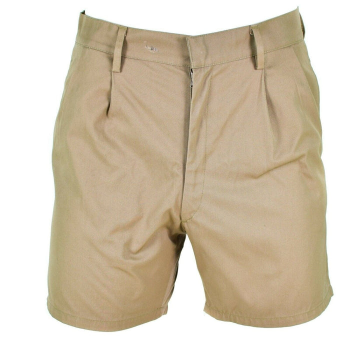 Echte Italiaanse kaki militaire shorts met ritssluiting aan de voorkant, riemlussen en duurzame ademende stof voor outdoor- en vrijetijdskleding.