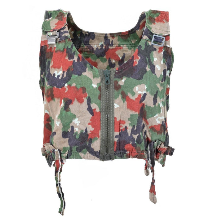 Véritable sac à dos gilet camouflage Swiss Army Combat TAZ 83 avec motif alpenflage avec bretelles réglables et design de qualité militaire.