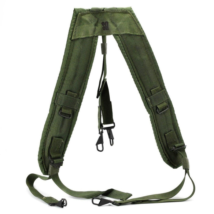 Originele US Army LC-2 militaire riembretels in olijfgroen met gewatteerde riemen en ALICE bevestigingsclips voor ondersteuning van zware lasten.