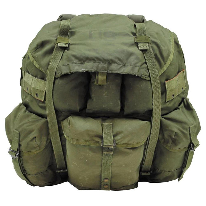 Echte Amerikaanse vintage militaire ALICE-type waterdichte 50L-rugzak met meerdere zakjes en verstelbare bandjes voor op de camping.