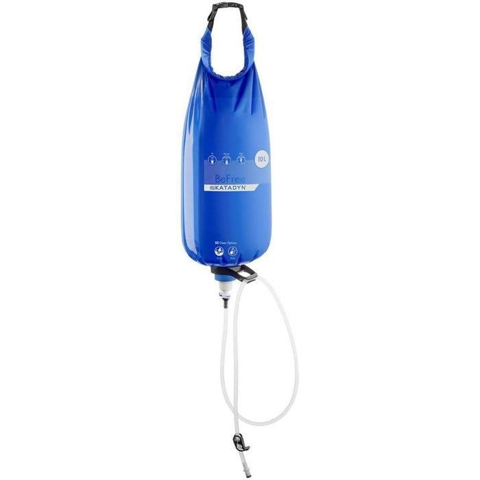 Vessie d'hydratation avec filtre à eau Katadyn BeFree Gravity 10 L avec membrane EZ-Clean et valve à dégagement rapide suspendue vue isolée