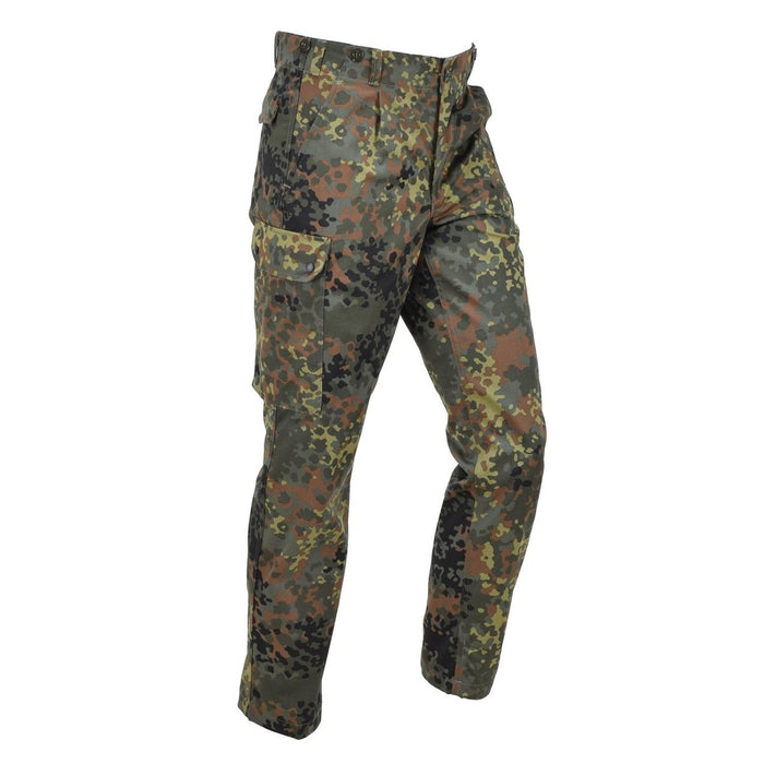 Leo Köhler lichtgewicht tactische airsoftbroek voor heren in Flecktarn-camo met cargozakken en riemlussen.