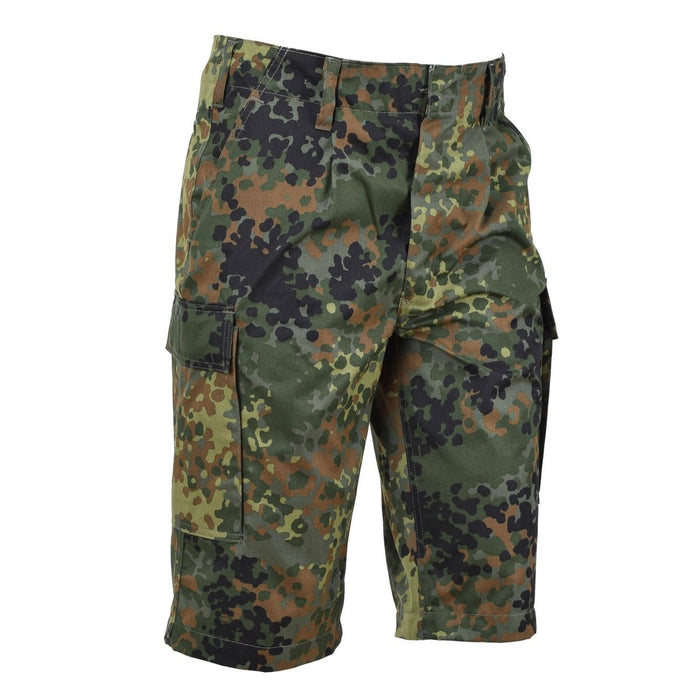 Leo Kohler knielange cargoshort in Flecktarn-camouflage met duurzame stof en meerdere zakken voor gebruik buitenshuis.