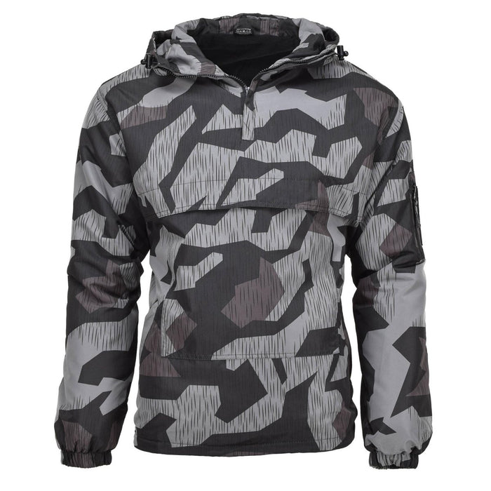 Veste anorak MIL-TEC en camouflage nocturne éclaté avec capuche, coupe-vent et chaude pour un usage militaire.