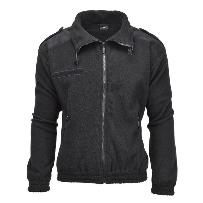 Zwart MIL-TEC fleece pulloverjack in Duitse militaire stijl met volledige ritssluiting, versterkte schouders en elastische manchetten voor koud weer.