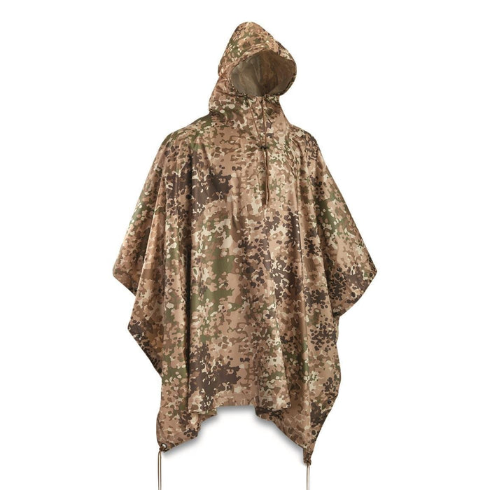 Mil-Tec waterdichte camouflageponcho met capuchon, lichtgewicht ripstop-stof, knoopsluiting aan de voorkant en sleutelkoordgaten voor buitengebruik.