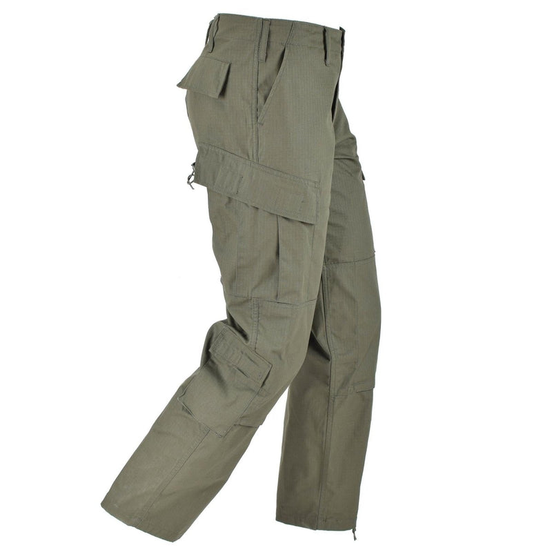 Mil-Tec U.S. Army style olive green ripstop cargo pants with multiple pockets and durable, lightweight fabric.