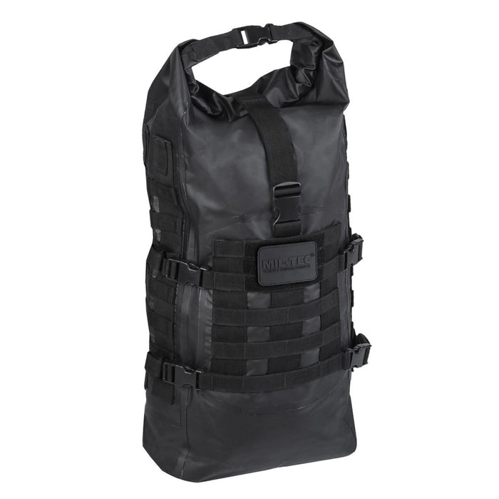 Zwarte MIL-TEC SEALS waterdichte tactische rugzak met roll-top, inhoud van 35 liter en MOLLE-riemen voor gebruik buitenshuis.