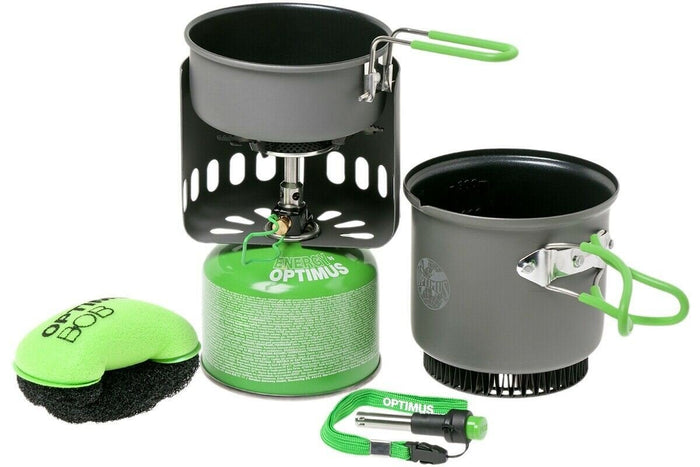 Compacte Optimus Electra FE campingkachelset met pan, warmtewisselaar en inklapbare handgrepen voor efficiënt buiten koken.
