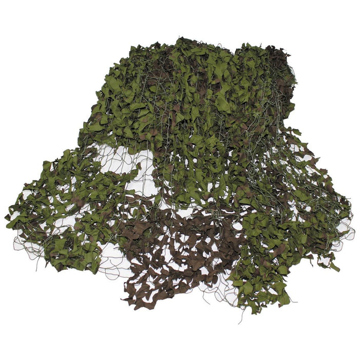 Filet de camouflage vert et marron sur fond blanc