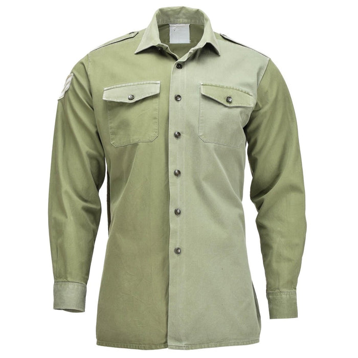 Chemise de service militaire à manches longues vert olive de l'armée britannique originale avec poignets boutonnés et poches poitrine