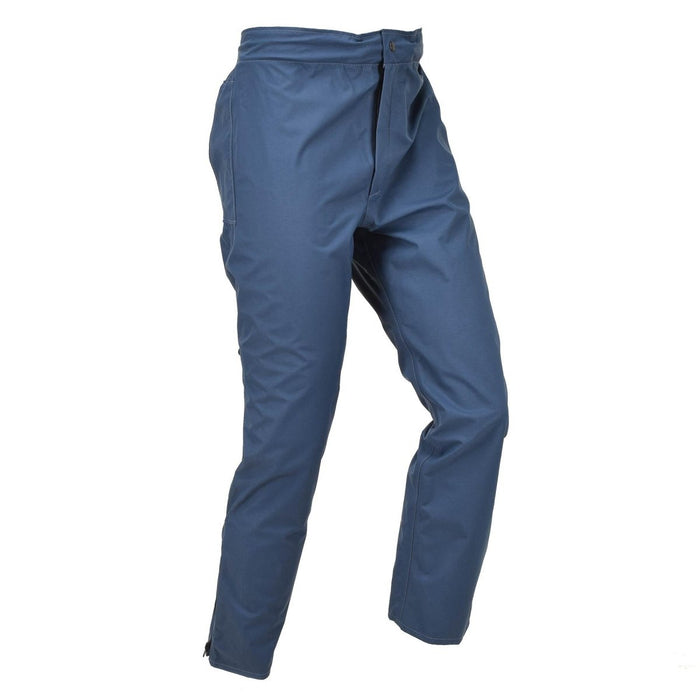 Blauwe waterdichte broek voor nat weer van de Britse Royal Air Force, ontworpen voor duurzaamheid en gebruik buitenshuis.