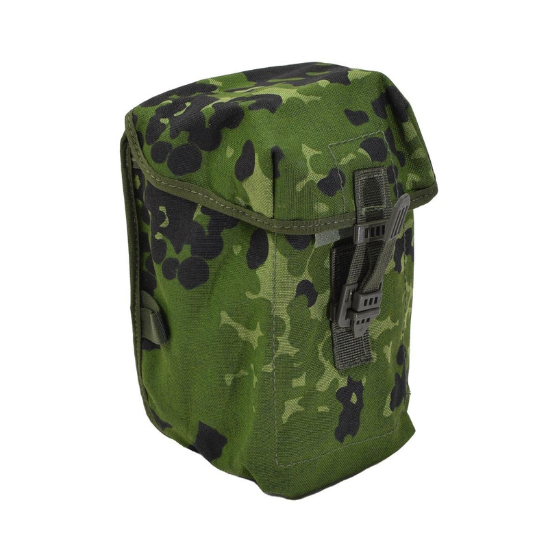 Original Danish military flask canteen pouch in green M84 camouflage with secure buckle closure and universal attachment.