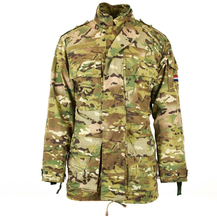 Origineel Nederlands leger M65 veldjack in Multitarn camo met ripstop stof, verstelbare pasvorm en volledige ritssluiting.