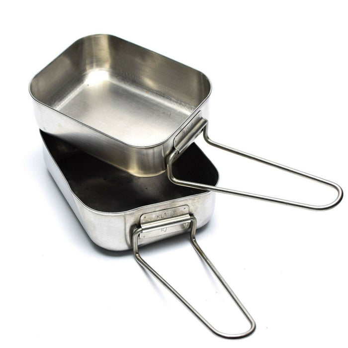 Origineel Nederlands Militair roestvrijstalen 2-delige eetblikset met opvouwbare handgrepen voor buiten koken en kamperen.