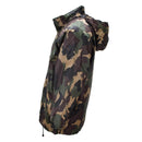 Veste imperméable militaire hongroise originale avec capuche enroulable et rabat boutonné M93 Camo au design camouflage imperméable pour la protection des équipements extérieurs