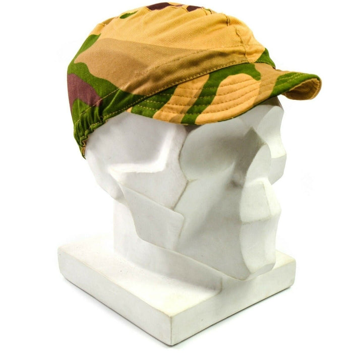 Originele Italiaanse leger woestijn camo veldpet maat 58/59cm op wit mannequinhoofd, zomertropische hoedstijl
