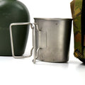Gourde originale de l'armée néerlandaise avec tasse et housse camouflage