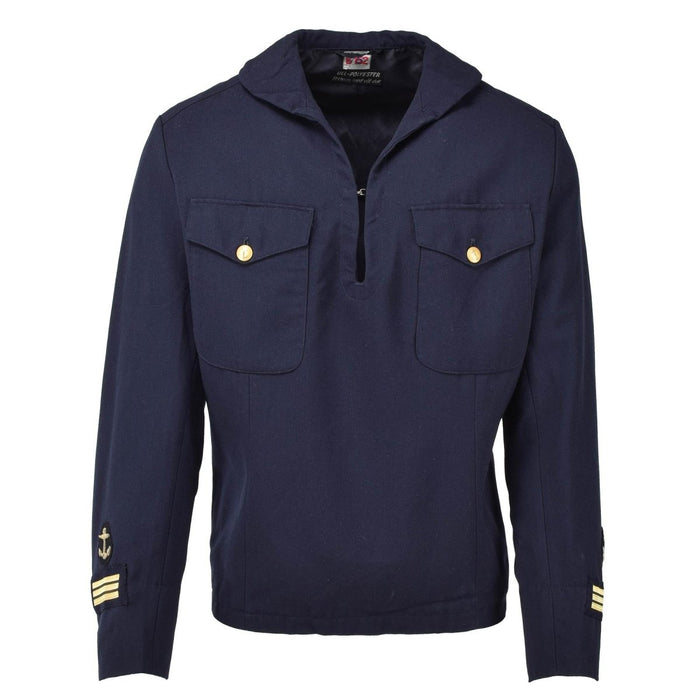 Chemise de marin bleu marine militaire suédoise originale avec des patchs d'ancre et des détails de boutons dorés, style naval formel.