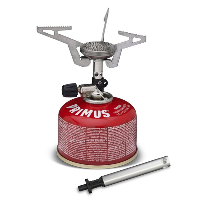 Compacte Primus Express wandelkachel met lichtgewicht opvouwbare brander en rode brandstofjerrycan voor efficiënt buitenkoken.