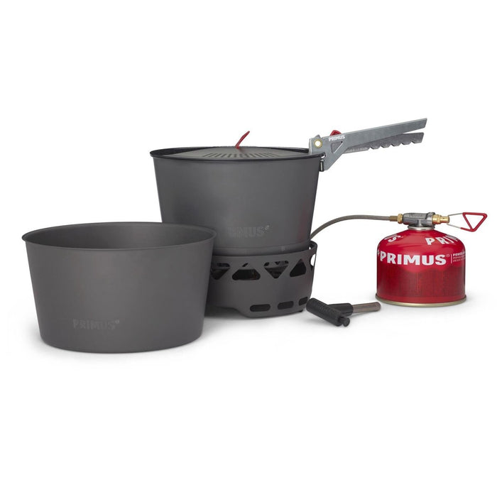Primus PrimeTech 2,3L kookset voor buiten kamperen met potten, warmtewisselaar, deksel, pannengrijper en brandstofjerrycan.